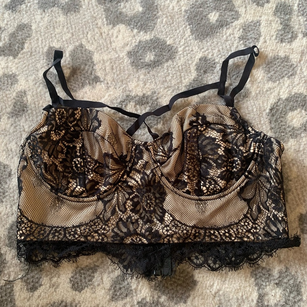 ⭐️Rue 21 Black & Nude Lace Bralette M NWOT
